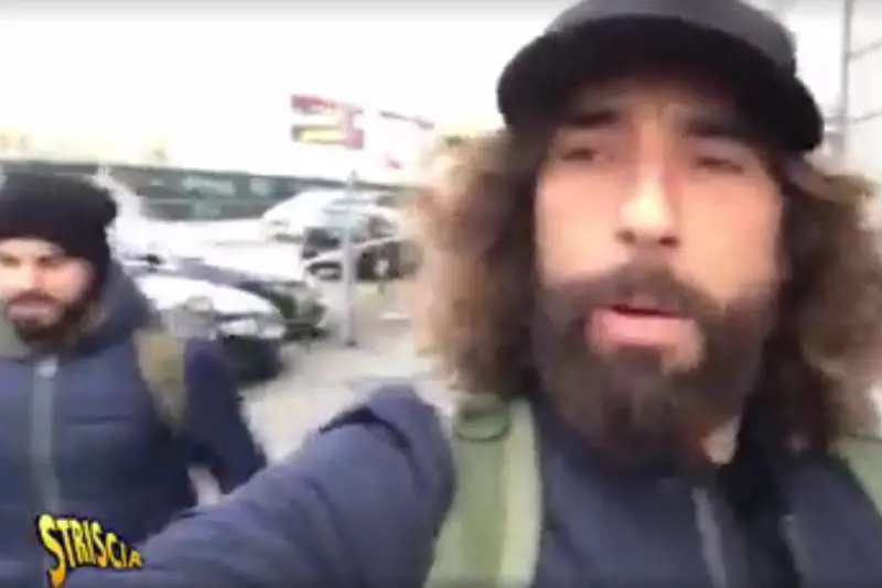 Vittorio Brumotti di Striscia aggredito di nuovo dai pusher