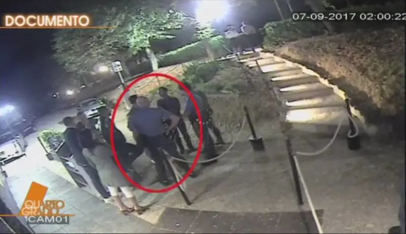 Stupro Firenze, ecco il video. Così incontrarono i carabinieri