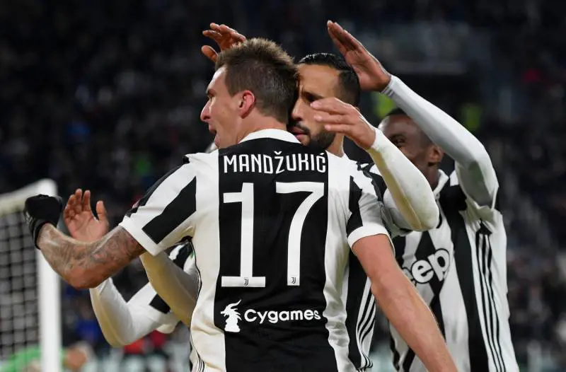 La Juventus risponde a Napoli e Inter: 3-0 al Crotone e terzo posto in classifica