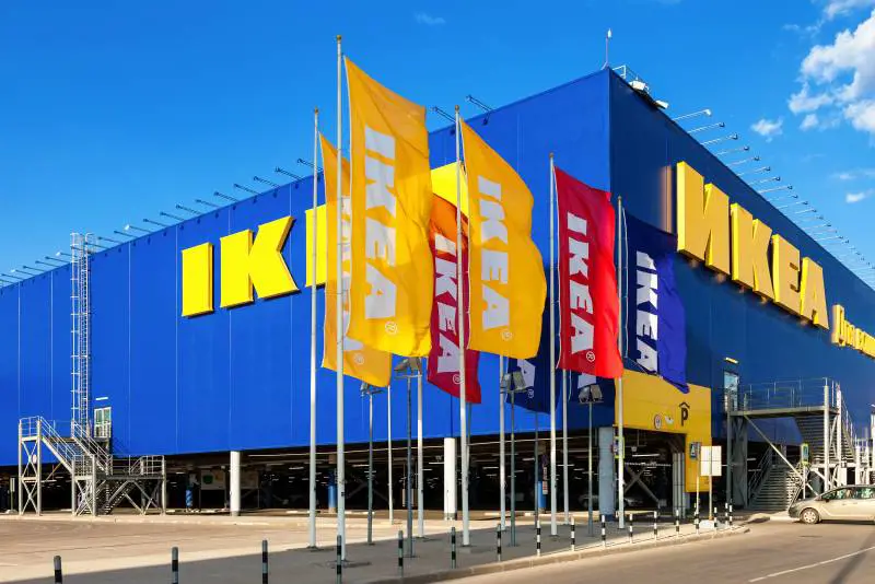 Ikea Afragola, banda armata rapina vigilantes: in fuga con 110 mila euro