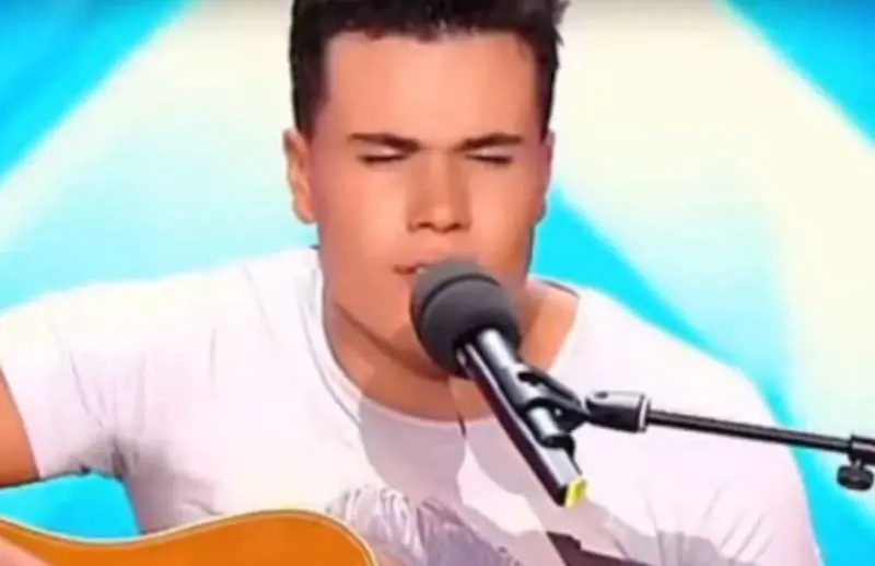 "Un amico è morto al Bataclan". Ma era una bugia per sfondare al talent show