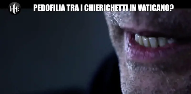 Abusi in Vaticano, ex chierichetto:  "Con il prete guardavamo porno" 