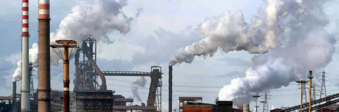 Ilva, Puglia impugna piano ambientale. Calenda: "Vendita a rischio"