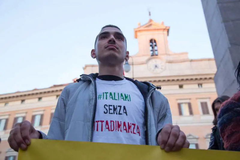 Ius soli, Renzi insiste. Ma il Pd non ha i numeri per approvarlo