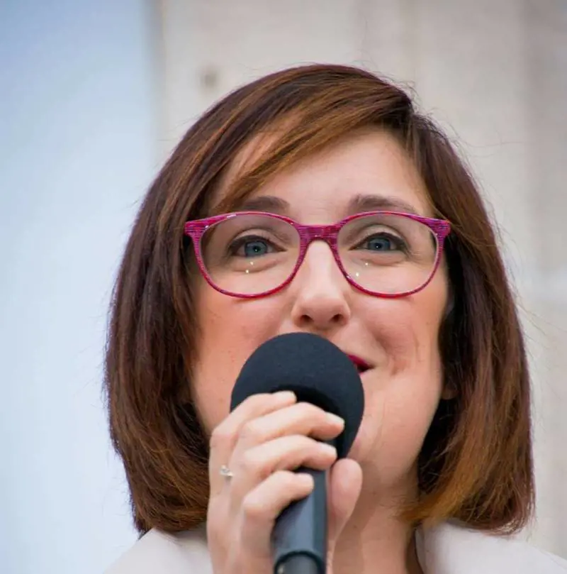Torino, la scuola contro la maestra grillina: "Per fare politica non insegna mai"