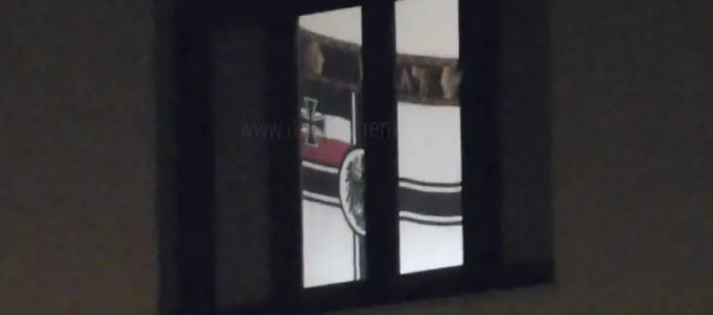 Firenze, bandiera neonazista nella caserma dei carabinieri