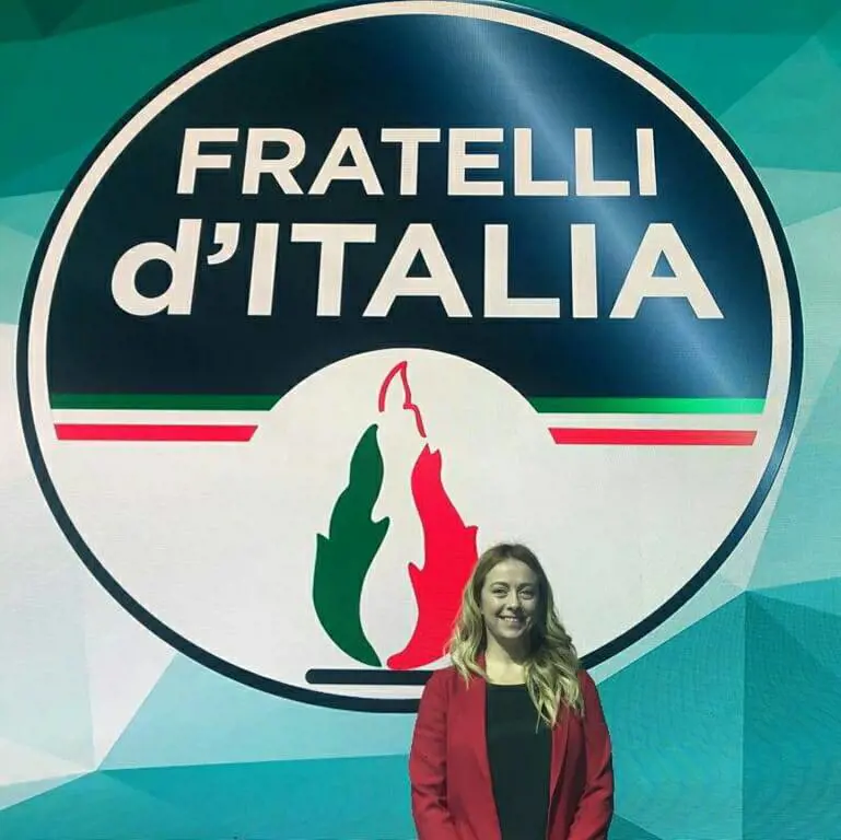 Ora Fdi cambia simbolo. E sparisce il logo di An