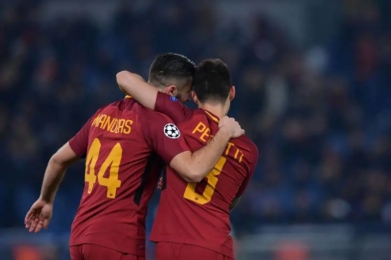 La Roma vola agli ottavi di Champions: 1-0 al Qarabag e primato nel girone