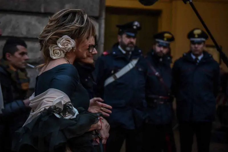 Milano, la Prima della Scala senza politici. E la Boschi entra dal retro