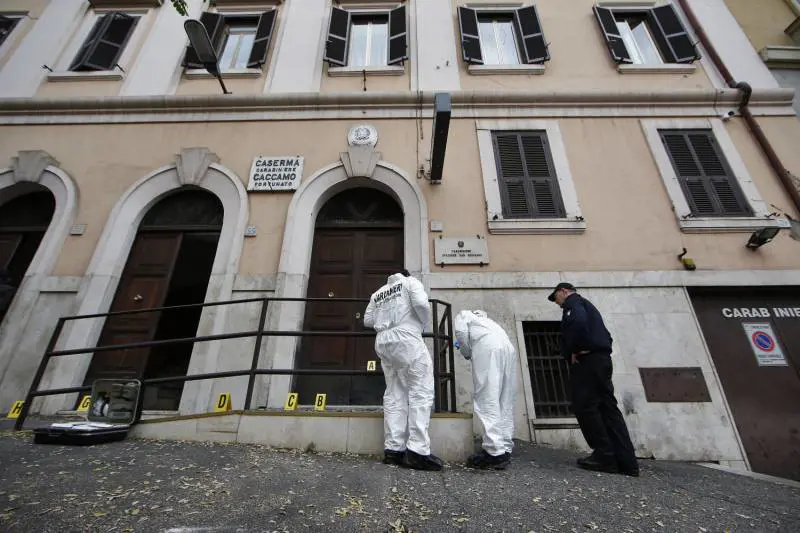 Bomba contro i Carabinieri, gli anarchici rivendicano: "Guerra allo Stato"