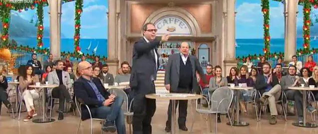 Fatti Vostri, Magalli "zittisce" l'ospite ma lui continua a urlare
