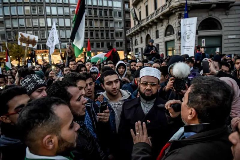 La «collera» islamica infiamma il centro di Milano