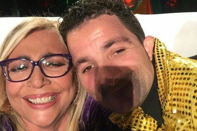 Tu si que vales, selfie della Venier. Zerbi: "Ognuno si fa i ca*** suoi"