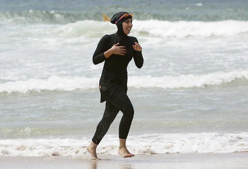 "Via libera al burkini in piscina". A Grenoble scoppia la protesta