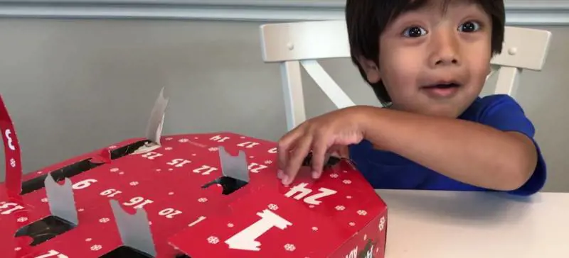Bambino guadagna 11 milioni di dollari l'anno testando giochi su YouTube