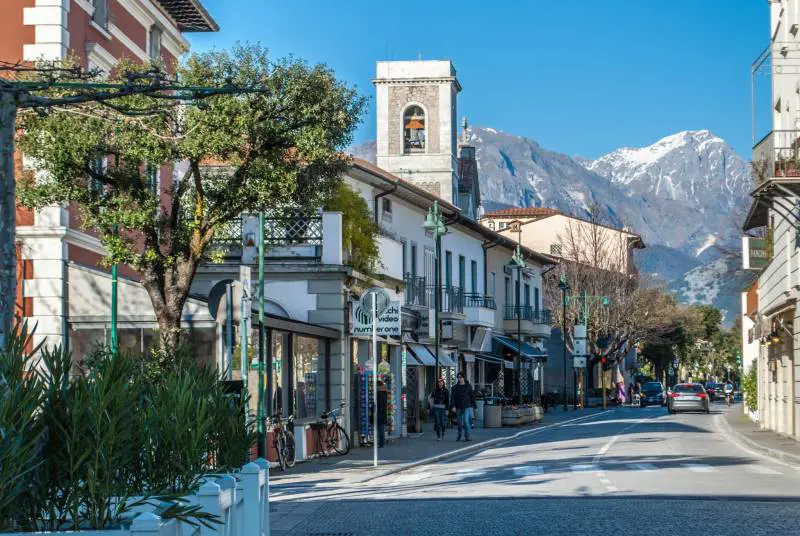 Forte dei Marmi, grazie ai privati arriveranno 20 vigili urbani in più per l'estate