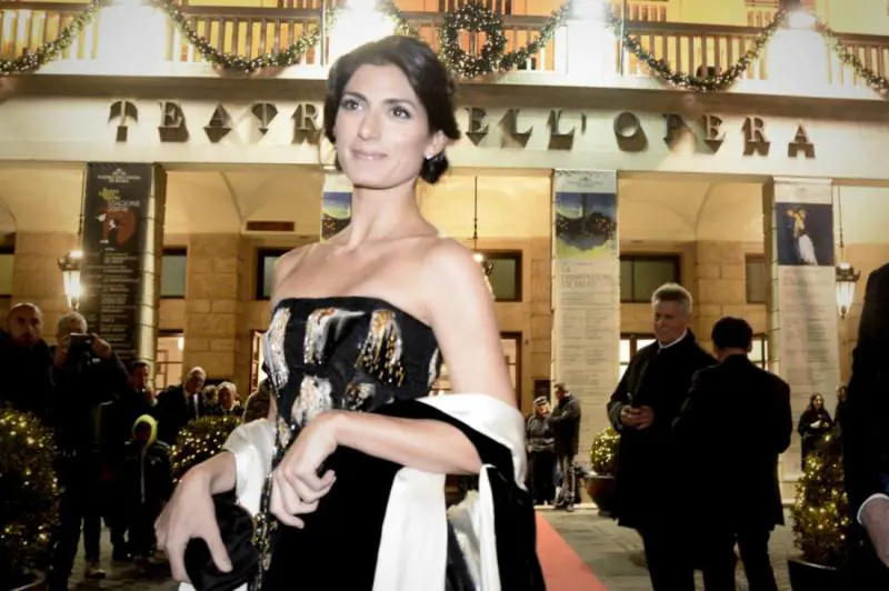 La Raggi non sa la storia: "La monarchia è nel passato della Repubblica"