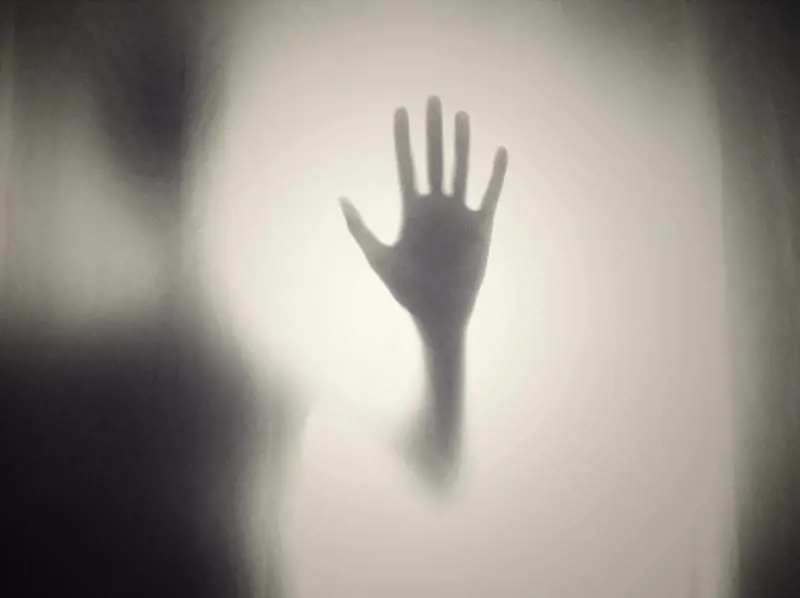 Voglie paranormali: "Ho fatto sesso con 20 fantasmi, meglio degli uomini"