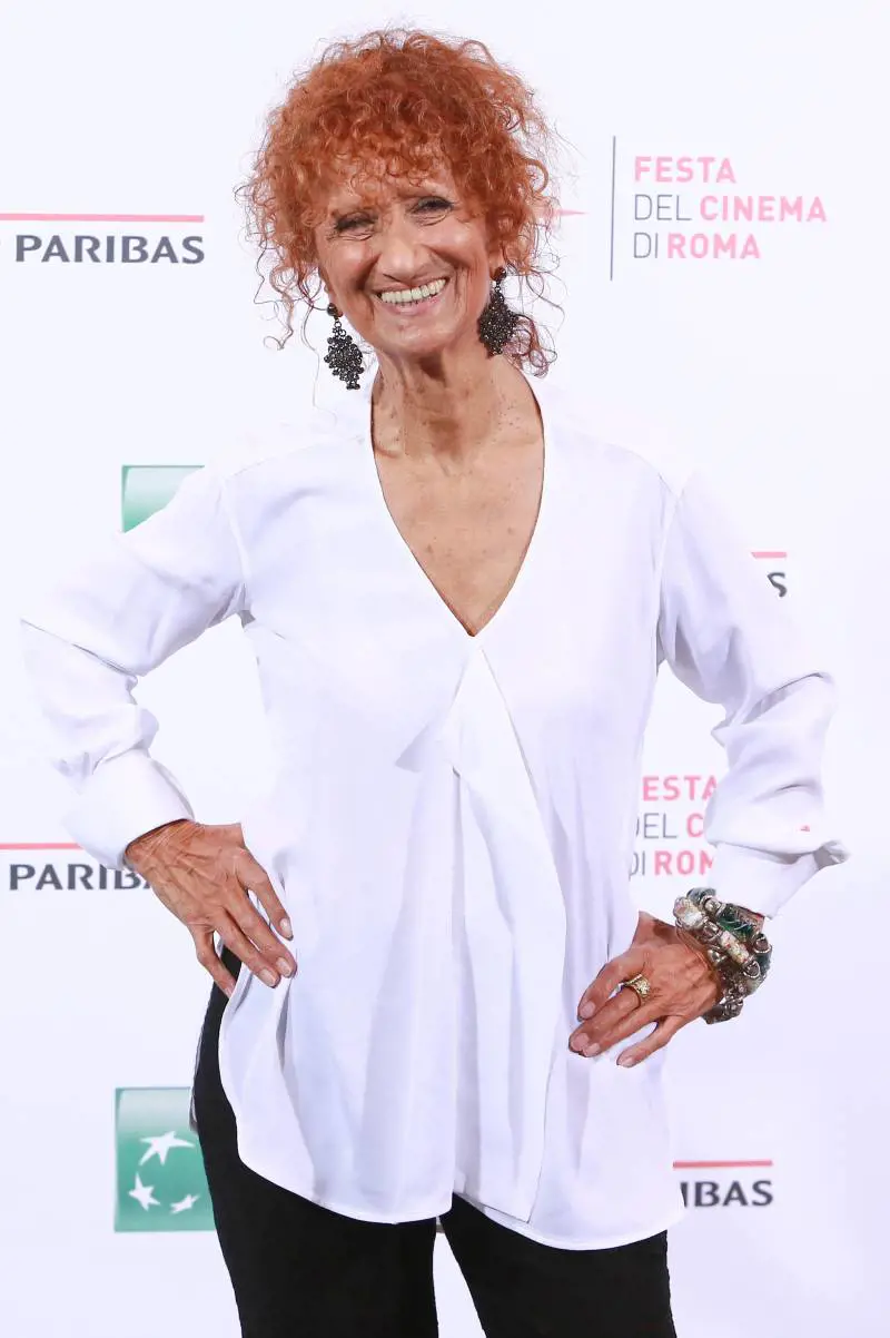 L'accusa di Anna Mazzamauro: ​"Io picchiata sul set di Poveri ma Ricchi"