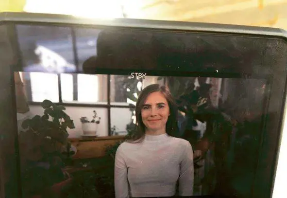 Amanda Knox riparte da Facebook con uno show tutto suo