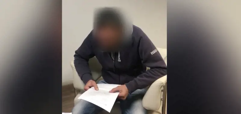 La gogna mediatica che piace ai grillini: video di scuse per chi offende i vigili