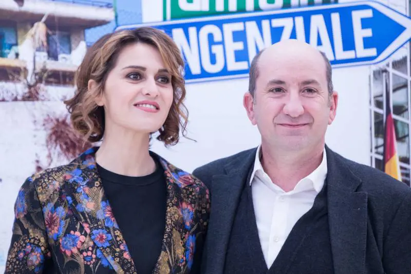 La coatta contro il radical chic Il bis di Cortellesi e Albanese
