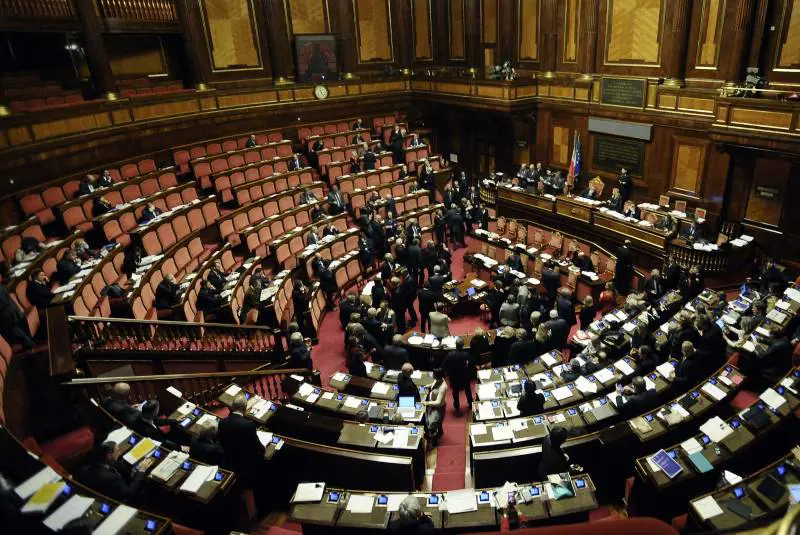 E il Parlamento assume ancora (con novità sugli stipendi)