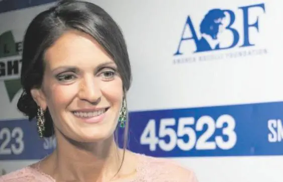 La moglie di Bocelli: "Con me Andrea ha rischiato vent'anni di carriera"