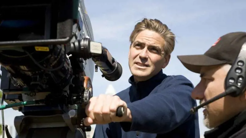Ironia sulla guerra in Italia, George Clooney torna alla tv