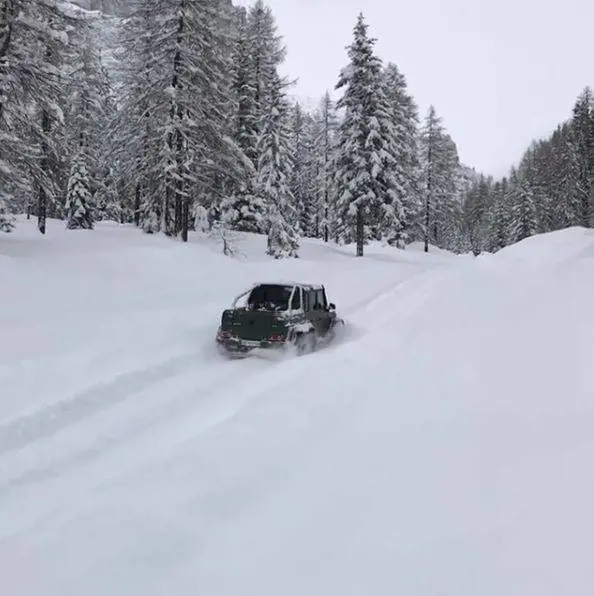 Cortina nel caos: rabbia e ironia sui social