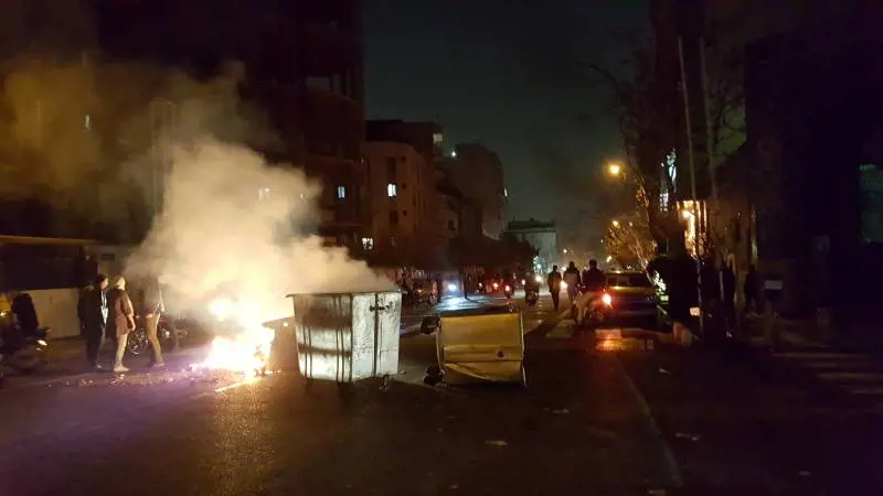 Iran, proteste contro il governo. Spari sulla folla: "Almeno sei morti"