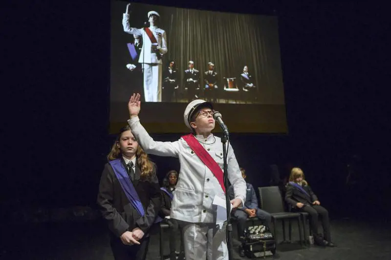 Quelle performance di oggi brutta copia degli anni '70