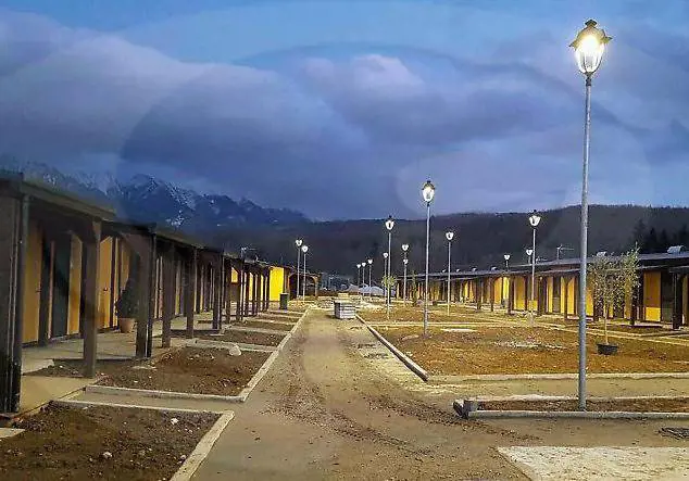 Fogne intasate, freddo e topi Ecco le "casette" di Amatrice