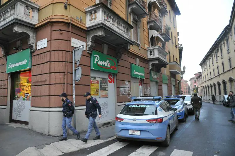 Madre e figlio malmenati in auto da due ex pugili