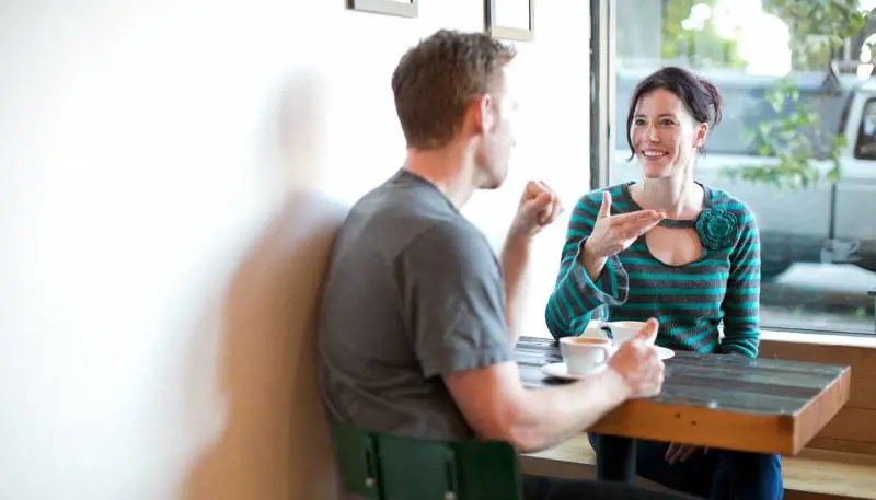 Socialità: errori che rovinano la conversazione e come evitarli