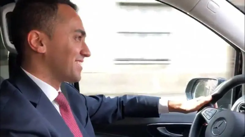La svolta di Di Maio: "L'Unione europea è la nostra casa"