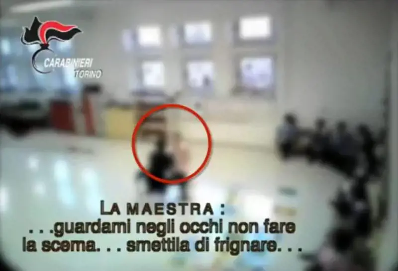Maltrattava bambini in asilo, arrestata maestra a Susa