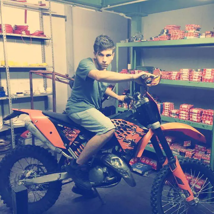 Incastrato nel tornio: morto 19enne a Brescia