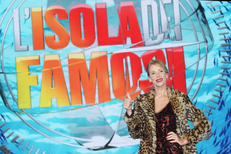 "Sarà l'Isola del mistero. Pure con i fantasmi e dei naufraghi speciali"