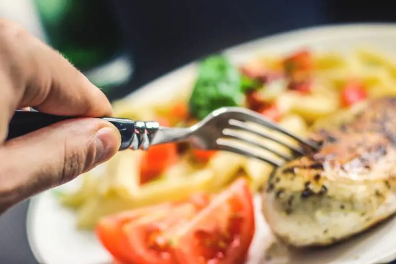 Di più in cucina. Ma perdiamo dodicimila bar e ristoranti