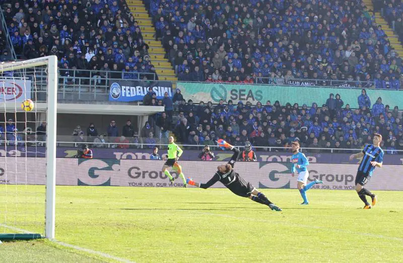 La fame di Mertens esalta il nuovo Napoli più cinico che bello