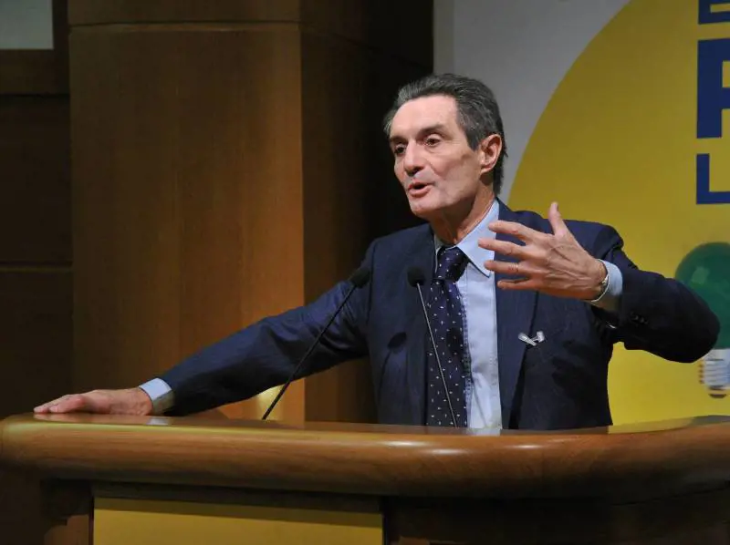 Gelo tra Gori e Fontana. E salta la stretta di mano