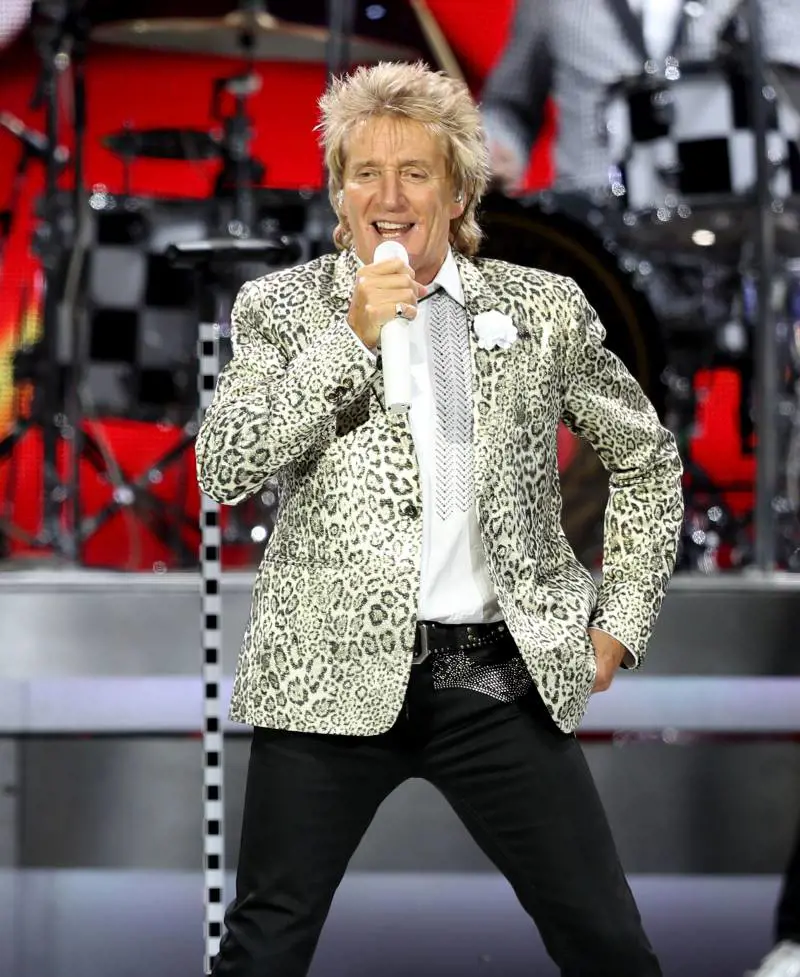 "È il momento giusto...". Rod Stewart vende la sua musica per 100 milioni di dollari