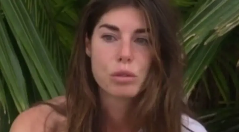 Isola, Bianca Atzei in lacrime per Max Biaggi. "Non ho più niente, devo ritrovarmi"