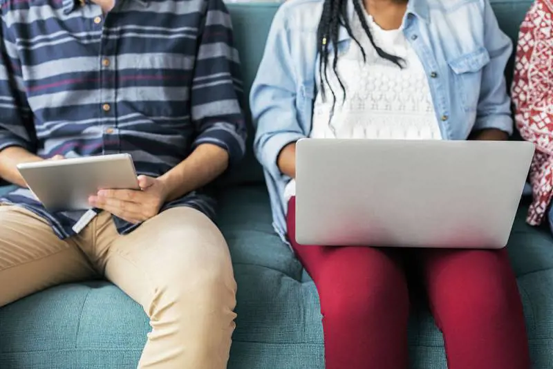 Poco sesso fra gli adolescenti, preferiscono fare gli hacker
