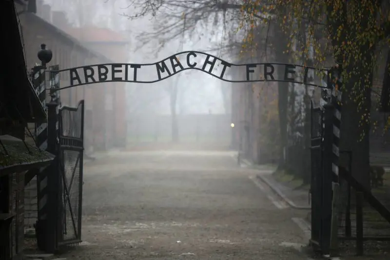 "Shoah, non c'entriamo". La Polonia vara la legge che indigna Israele