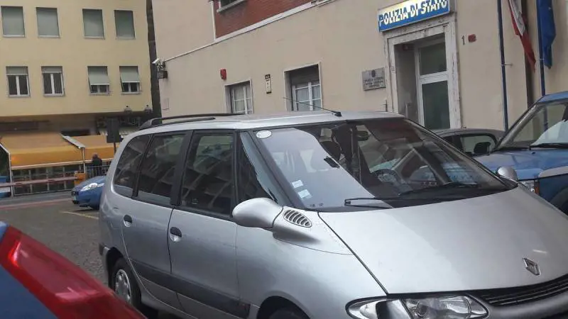 Presi 3 passeur afghani: nell'auto portavano 14 migranti