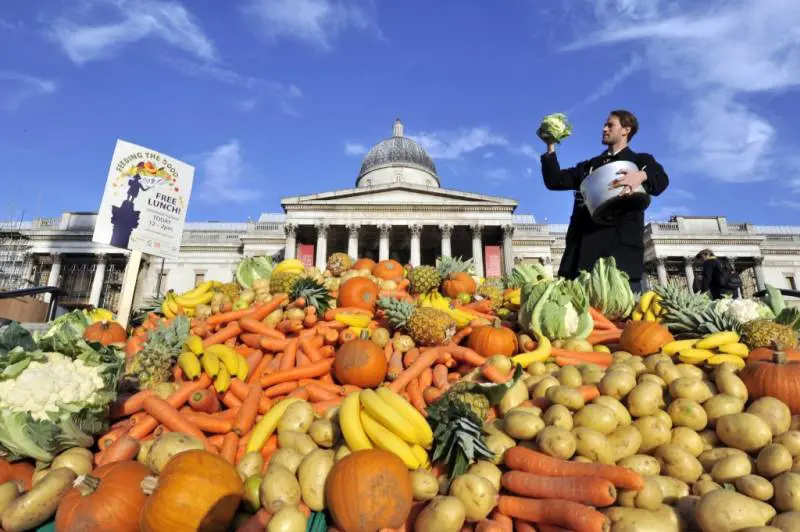 Per "guarire" il pianeta dagli sprechi di cibo feste, app e salvabanane