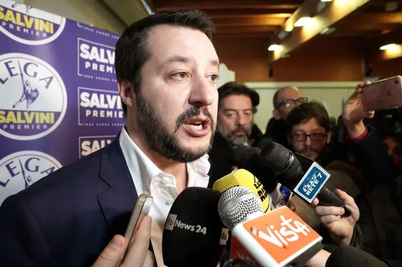 Gli hacker attaccano Matteo Salvini: rubate le chat di Telegram
