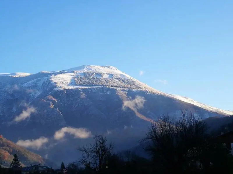Casapound sul monte Giano: "Ripristinata la scritta Dux"